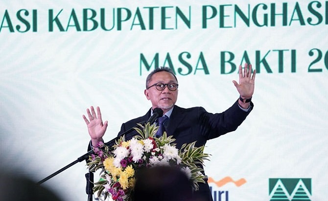 Zulkifli Hasan Usul Orang Miskin 'Digaji' Rp1 Juta per Bulan