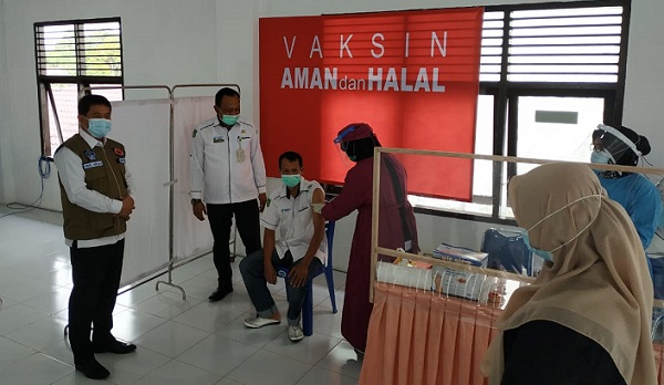 Sekda Rohul Tinjau Vaksinasi Covid 19 Bagi Tenaga Medis
