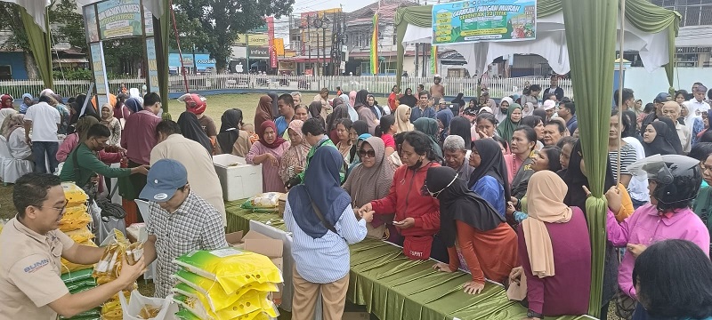 Ribuan Warga Tumpah Ruah di lokasi GPM Bersama Pemprov Riau, Pemko Pekanbaru, Bulog dan BI