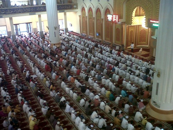 Belasan Ribu Umat Islam Ramaikan Pelaksanaan Shalat Idul Fitri di MANIC Rohul