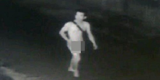 HEBOH... Telanjang Bulat dan Cuma Pakai Topeng Wajah, Pria Ini Tenteng Tas Berisi Uang Banyak, Ternyata Dia...