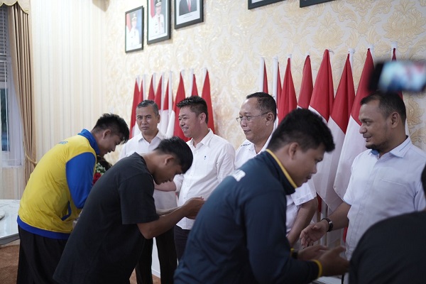Afrizal Sintong Lepas 12 Atlet Silat Rohil untuk Kejurda di Pekanbaru