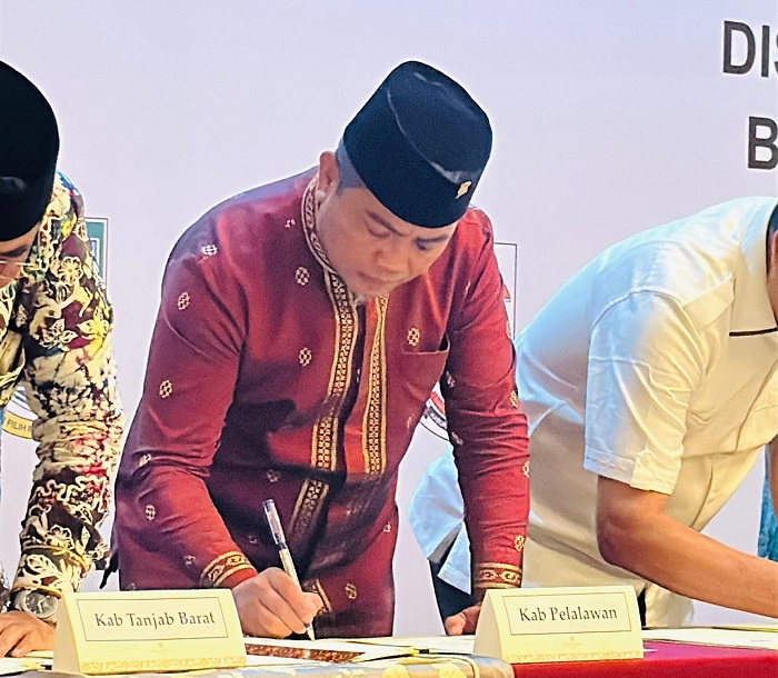 Bupati Pelalawan Tandatangani MoU Pembangunan Jaringan Gas Rumah Tangga Tahap II