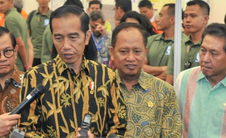 Meski Dikritik, Menristekdikti Sebut Jokowi Setuju 'Impor' Rektor, Diterapkan Mulai 2020