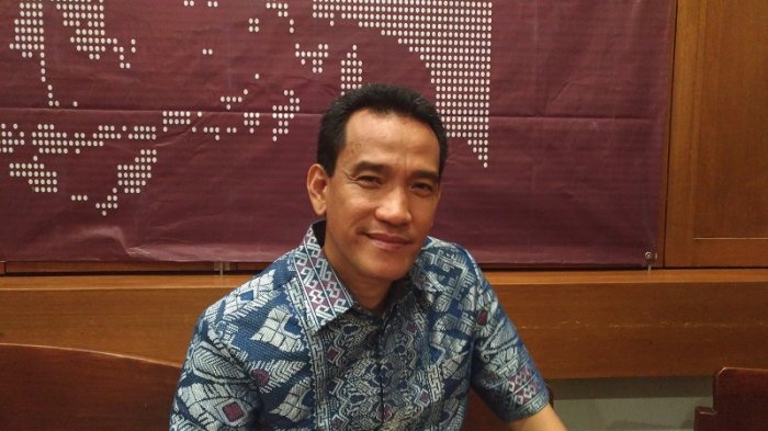 Refly Harun Anggap PSBB Bukan Solusi, Karantina Wilayah Lebih Efektif, Ini Perbandingannya