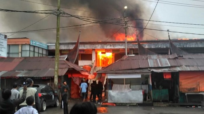 Pasar Atas Bukittinggi-Sumbar Terbakar, Tonton Videonya
