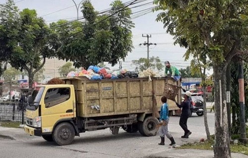 DLHK Pekanbaru Harapkan Kerjasama Camat dan Lurah Sosialisasikan Jam Buang Sampah