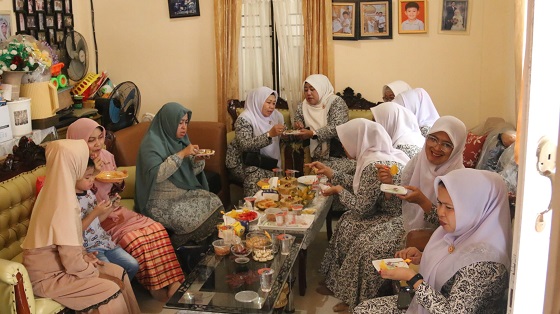 HUT IBI ke-74, Hj. Katerina Susanti Silaturahmi ke Kediaman Bidan Senior di Inhil