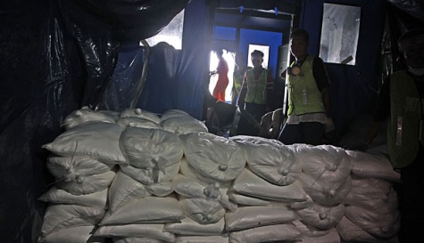 Atasi Karlahut, BPPT Sebar 31,67 Ton Garam di Riau