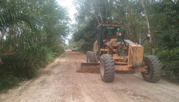 Dukung Pariwisata Daerah, PT RAPP Perbaiki Akses Jalan Wisata Desa Petai