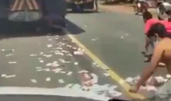 Kasihan Banget, Uang Rp 94 Juta Tercecer di Jalan, Baru Rp 2,4 Juta Dikembalikan Warga