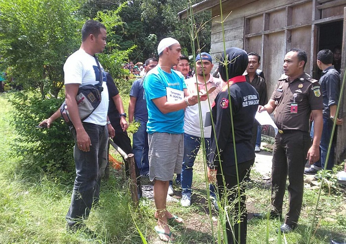 'Nikahi Aku atau Kita Pisah', Jaini Tikam Istri  Pakai Pisau, Ditemukan Pingsan di Sawah