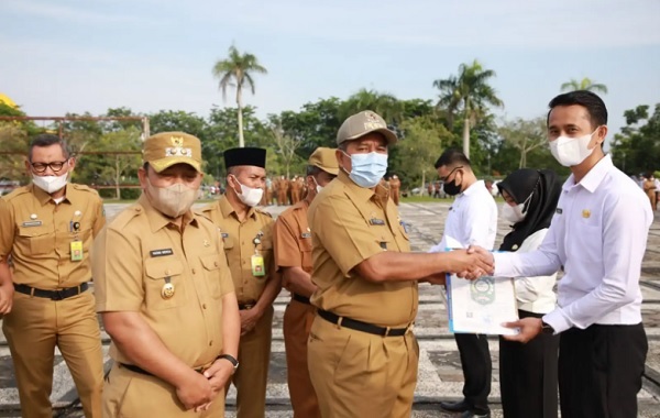 Bupati Siak Serahkan SK Pengangkatan CPNS dan PPPK Non Guru