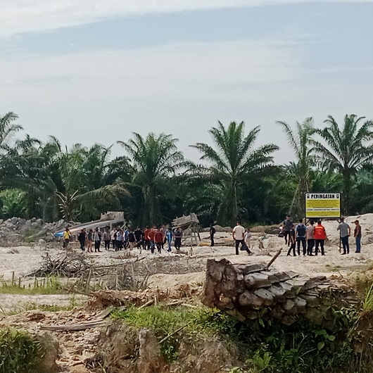 Kapolda dan Gubernur Riau Tinjau Lokasi PETI di Sungai Piudang, Tegaskan Penindakan Tambang Emas Ilegal