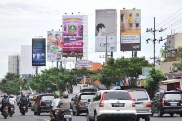 Berikut Lokasi Tiang Reklame Tak Berizin yang Dipotong Satpol PP di 2020