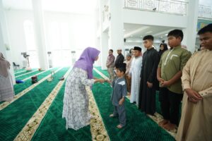 Dharma Wanita Universitas Islam Riau Santuni Anak Yatim