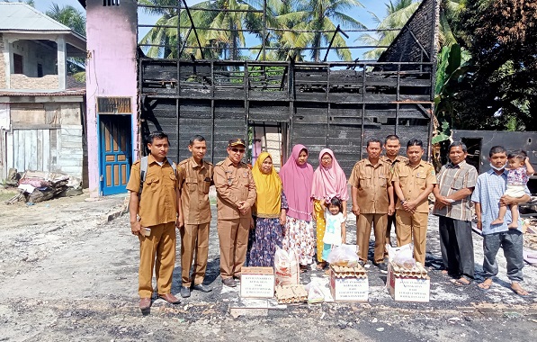 Baznas, Pemerintah dan Pelaku Usaha Bantu Korban Kebakaran di Cempedak Rahuk