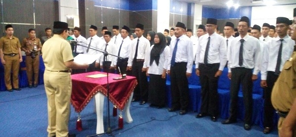 Sukiman Lantik PAW  BPD di Delapan Kecamatan se Rokan hulu