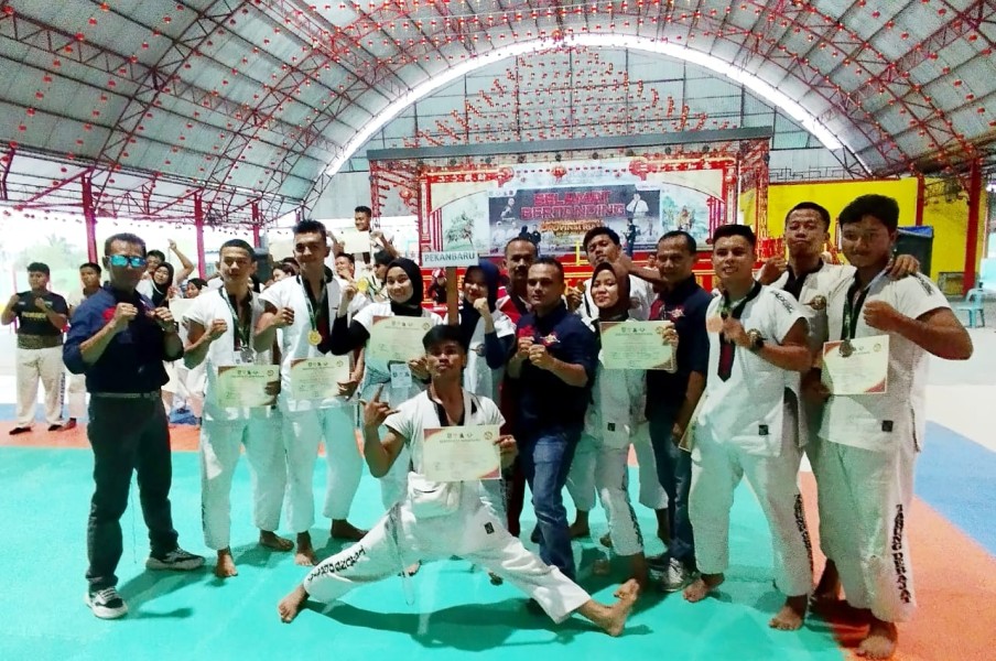 Raih 3 Medali Emas,Petarung Pekanbaru Juara Umum 2 Kejurprov Kodrat Riau 2025