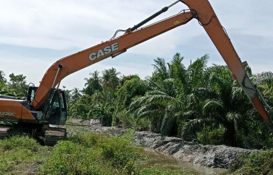Antisipasi Banjir, Pemkab Rohil Lakukan Pengerukan 10 Sungai di Bangko dan Pekaitan