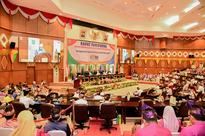 Hadiri Rapat Paripurna, Bupati Bengkalis Ucapkan Selamat Hari Jadi ke-67 Riau
