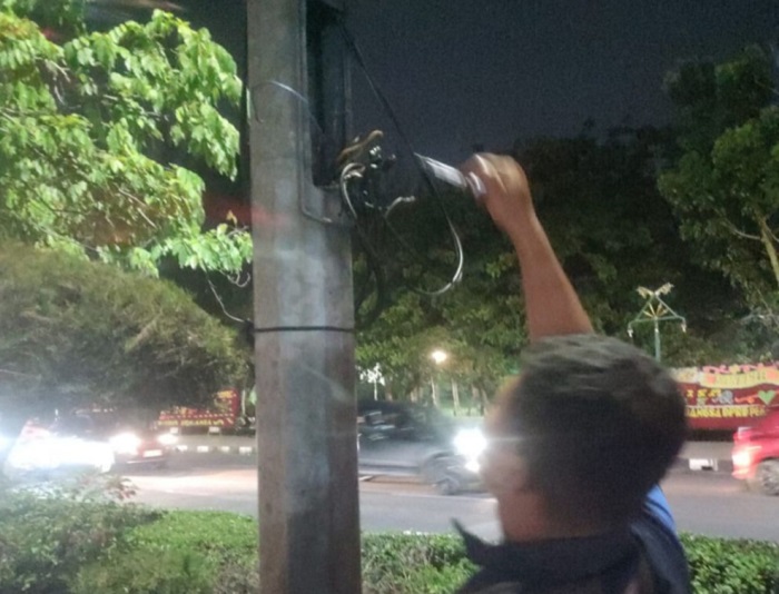 DASAR MANUSIA BRENGSEK! Kabel Listrik Lampu Jalan Sudirman  pun Diembat