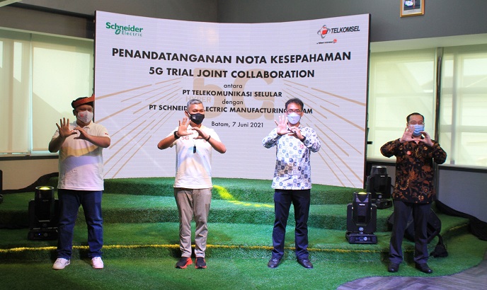 Telkomsel dan Schneider Electric  Kerjasama Pemanfaatan Teknologi 5G untuk Industri 4.0 di Batam
