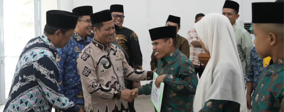PLT Bupati Kuansing Serahkan Bonus kepada Kafilah MTQ Berprestasi, Apresiasi Raih Peringkat Tiga Tingkat Provinsi Riau