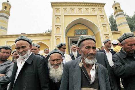 ASTAGHFIRULLAH...Tahanan Muslim di China Dipaksa Makan Babi dan Minum Alkohol, Masjid Diwajibkan Pasang Bendera 