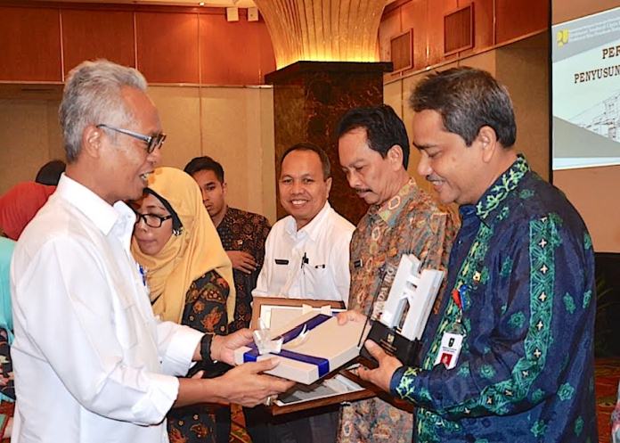 TAHNIAH...Provinsi Riau Terima Penghargaan dari Kementerian PUPR