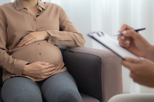 Bayi Sungsang Saat Melahirkan