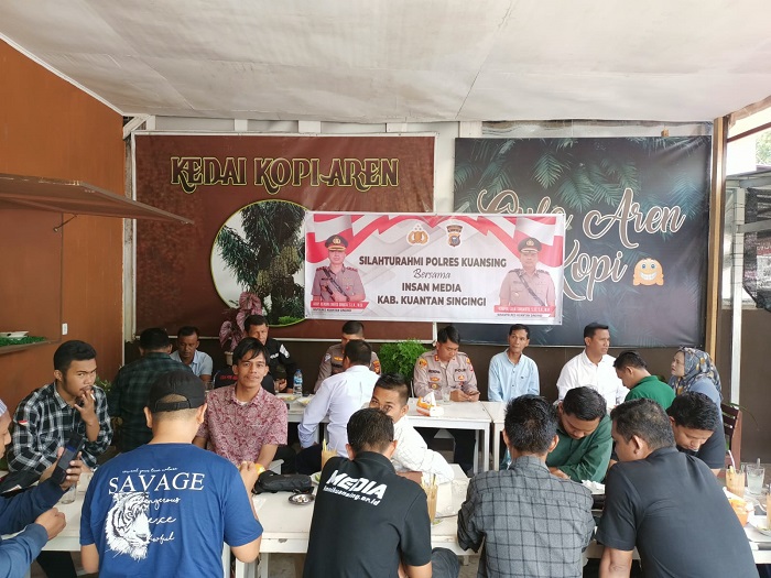 Silaturahmi Kapolres Kuansing bersama Insan Pers di Warung Kopi Aren