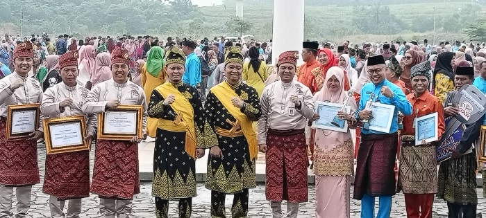 HOREEE...Agung Janjikan TPP PNS  Pemko Pekanbaru 14 Bulan dan Naikkan Gaji THL