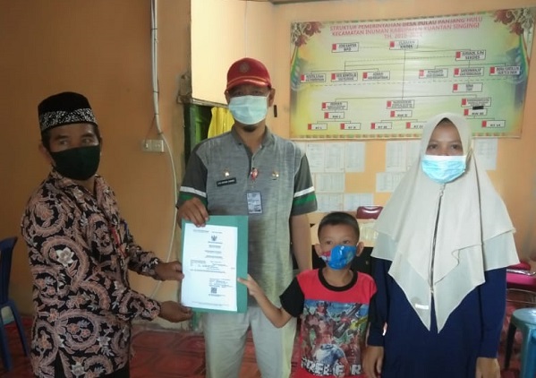 Mudahkan Masyarakat, Disdukcapil Kuansing Jemput Bola Lakukan Pelayanan Keliling