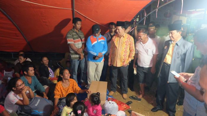 Pantau Korban Banjir di Desa Mumpa, Ini Pesan Bupati Wardan