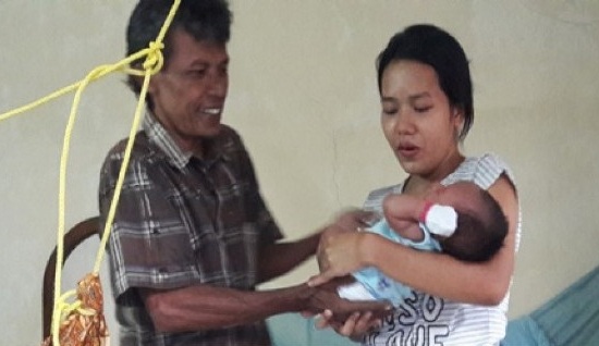 KOCAK BANGET...Bayi Ini Diberi Nama Flyover, Alasannya...