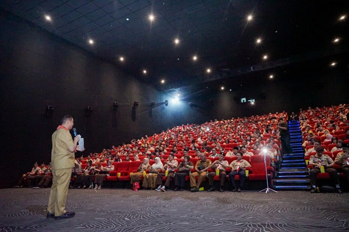 Dukung  Penguatan Karakter Siswa, Wawako Bersama Ratusan Pelajar Nobar Film Pramuka