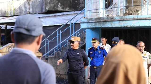 Bekerja di Tengah Kondisi Alam Tak Menentu dan Keterbatasan Sarana, Asmar Minta Petugas Kebersihan Tetap Semangat