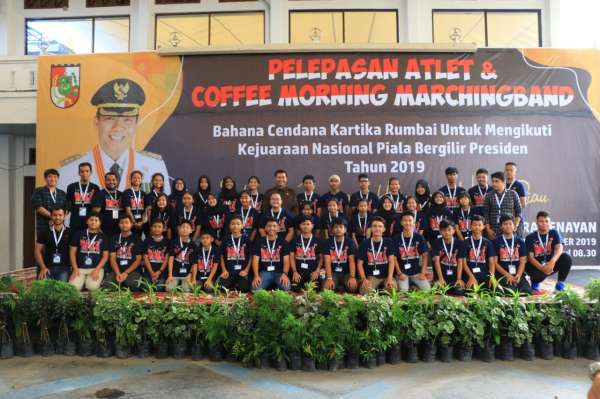 Wako Pekanbaru Lepas Marching Band Bahana Cendana Kartika ke Ajang Nasional