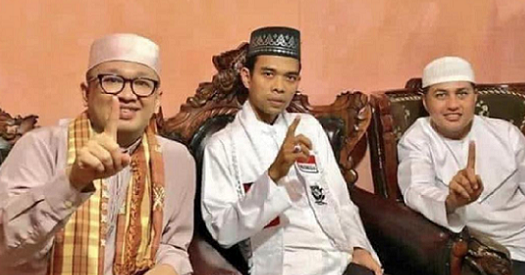 Bukan Pro Jokowi-Ma'ruf, Pose Satu Jari  Ustad Abdul Somad Bersama Wakil Gubernur Sumatera Utara, Ini Penjelasannya...