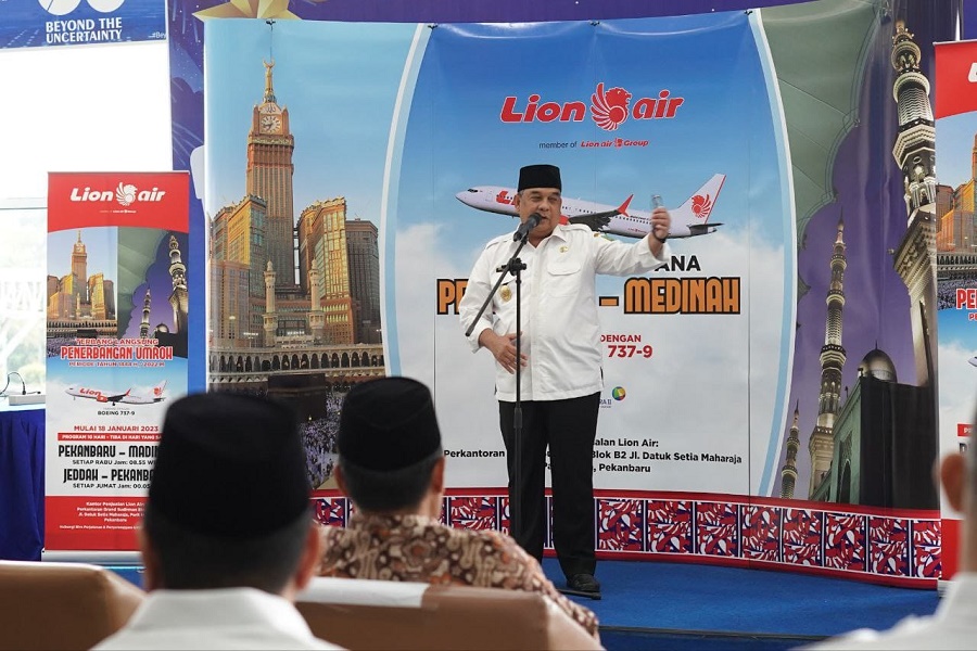 Wagubri Hadiri Pelepasan Jamaah Umroh Perdana Dari Pekanbaru Menuju Madinah