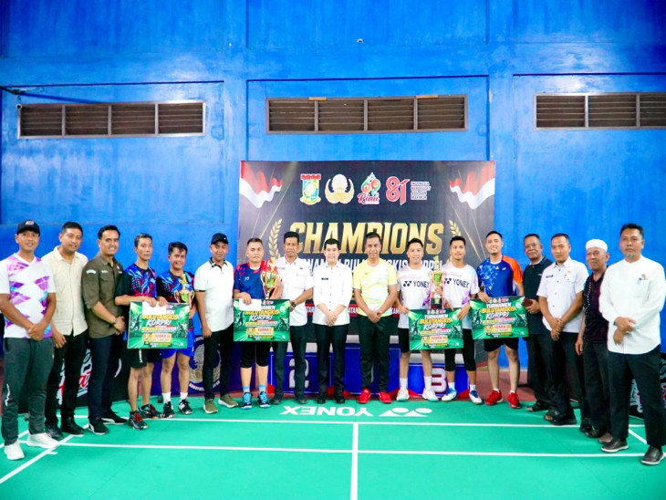 Bupati Kampar Ahmad Yuzar Resmi Tutup Turnamen Badminton KORPRI 2026