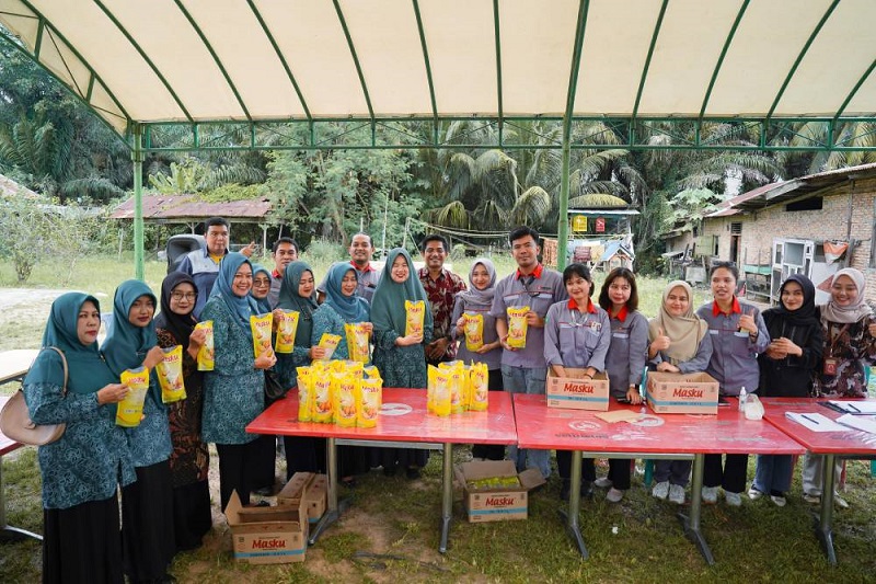 Kerja sama dengan Ivomas Tunggal, TP PKK Dumai Gelar Bazar Murah Minyak Goreng