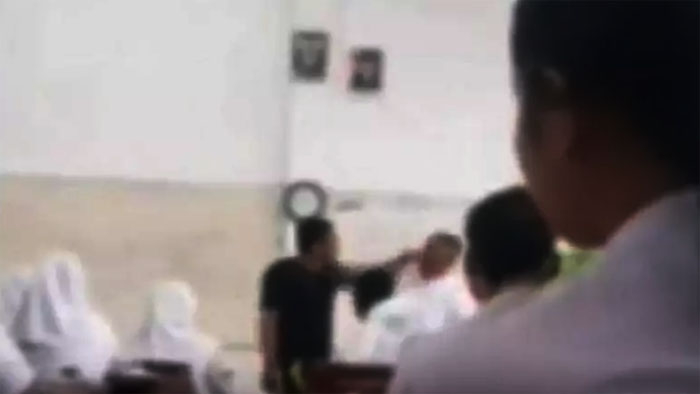 Miris! Sesama Guru Duel Dalam Kelas di SMA Medan, Malah Siswa yang Melerai