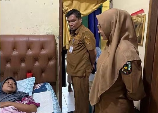 Warganya Terkena Kanker Stadium IV, Camat Kulim Jenguk dan Galang Bantuan