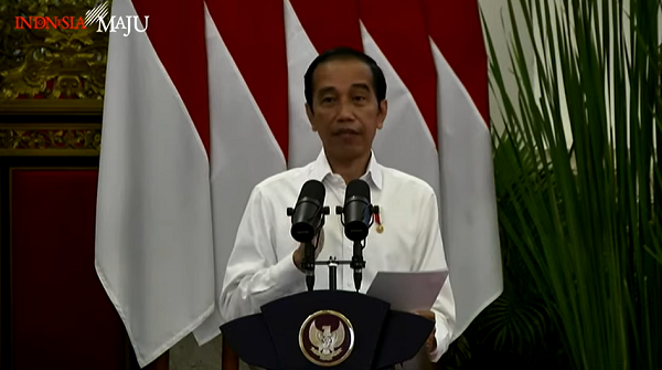 Jokowi Luncurkan Bantuan Tunai 2021: Hati-hati, Bapak-bapak Jangan Beli Rokok!
