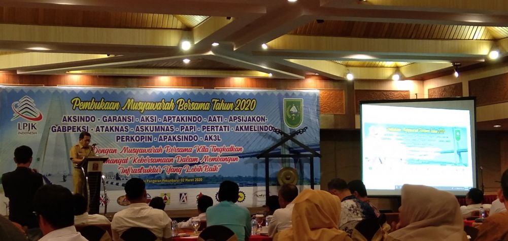 Upaya Pemrov Riau Dorong Penguatan SDM Sektor Konstruksi yang Bersertifikasi