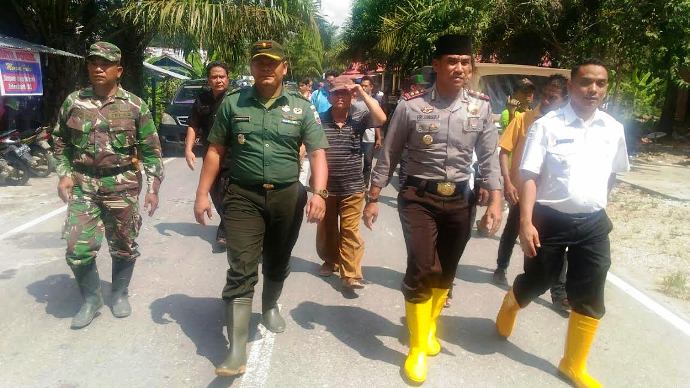 Kasdim 0313/KPR dan Kapolres Kampar Tinjau Lokasi Banjir di Kampar