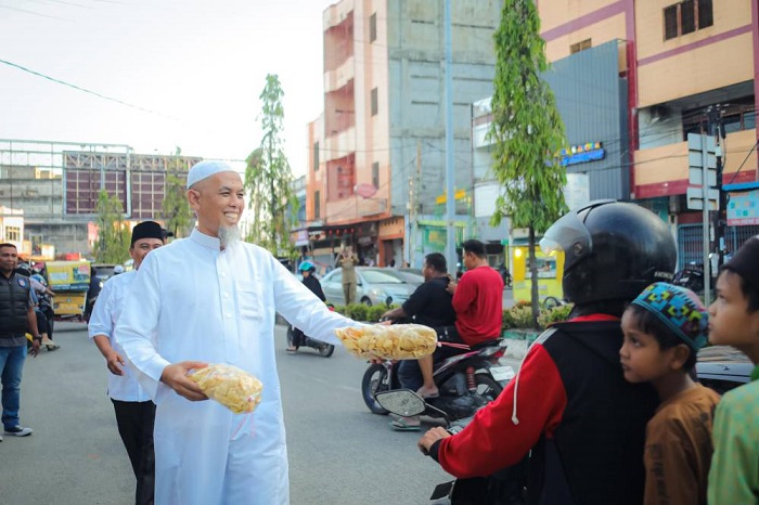 Sapa Pedagang dan Borong Takjil,  Paisal Ajak Dermawan Berbagi Berkah di Bulan Suci