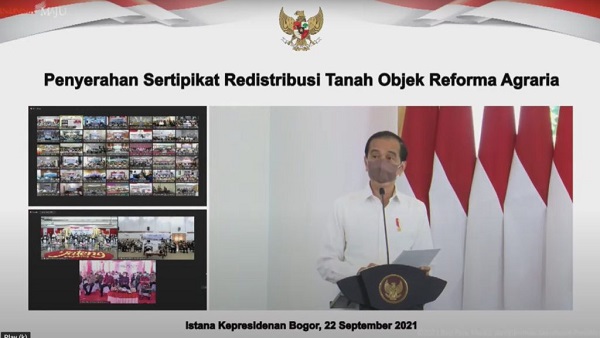 Jokowi Serahkan 124.120 Sertifikat Redistribusi Tanah Objek Reforma Agraria